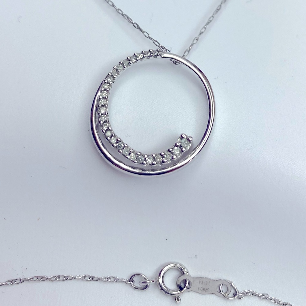 Helzberg diamond necklace! Like new been in box for years